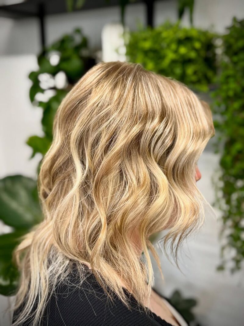 Warm blonde textured waves